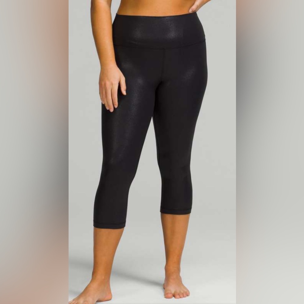 Lululemon Black Athletic Cropped Leggings size 12 shiny black